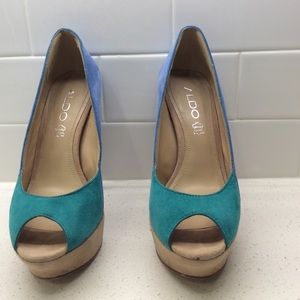 Women’s peep toe pumps